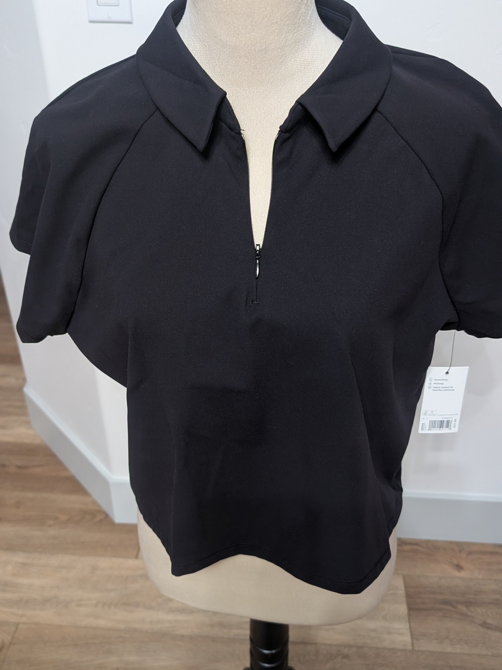 Black Short-Sleeve Cropped Polo Top with Front Zip